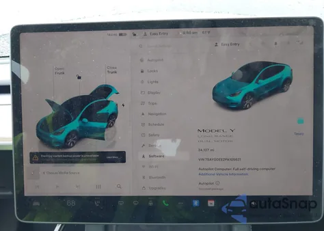 2023 Tesla Model Y Awd/Long Range Dual Motor All-Wheel Drive z USA, uszkodzony, nr VIN 7SAYGDEE2PA105631